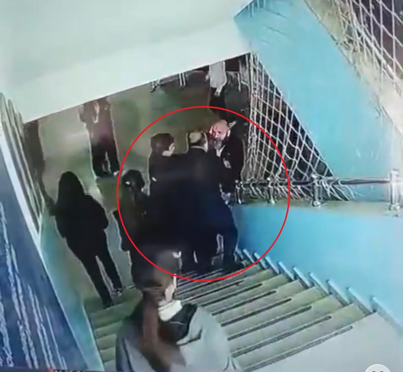 Öğretmene Okulda Darp (3)