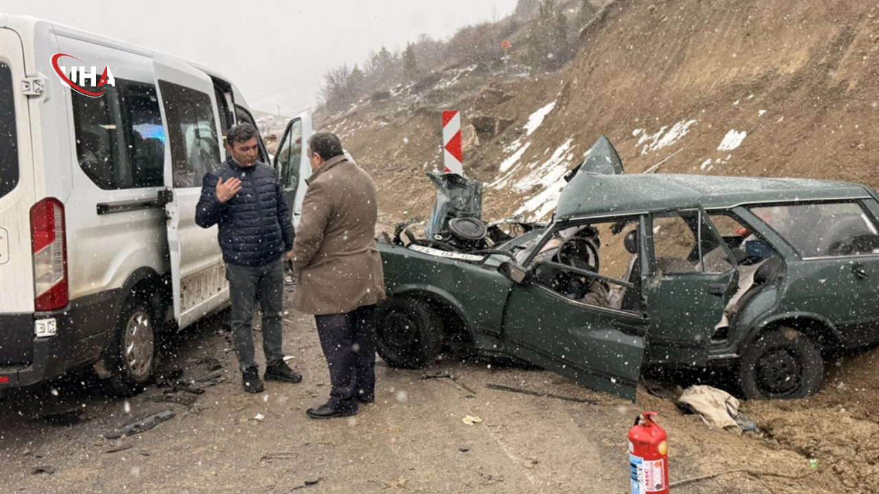 ogretmen-servisi-ile-otomobil-kaza