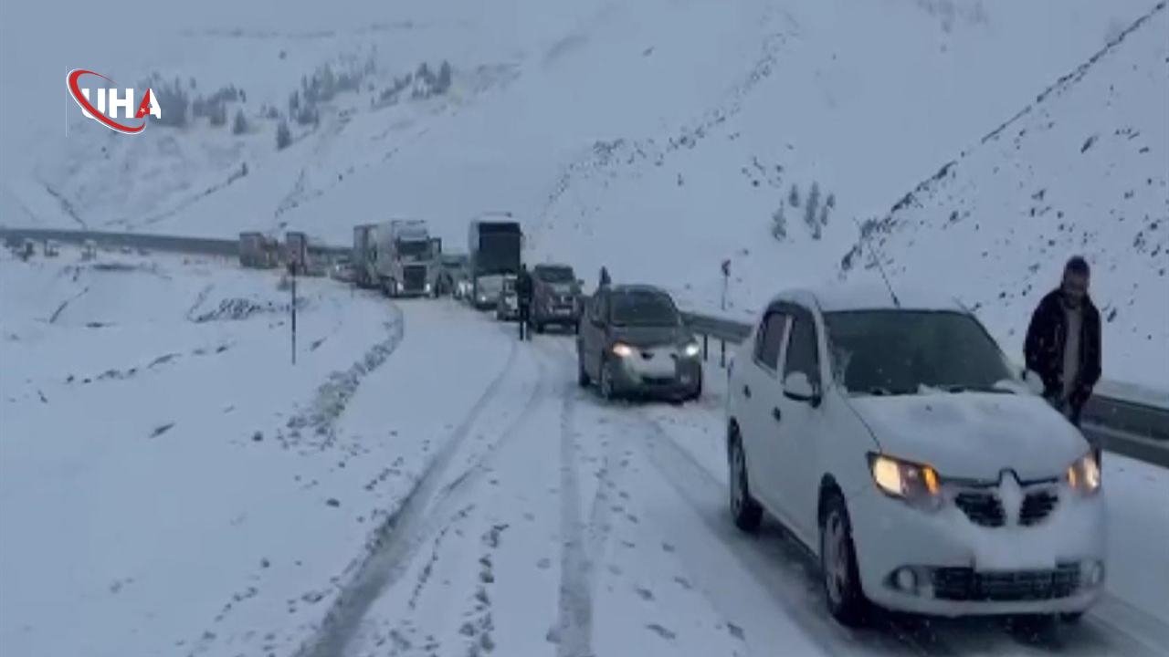 sivas-yollar-karla-kaplandi