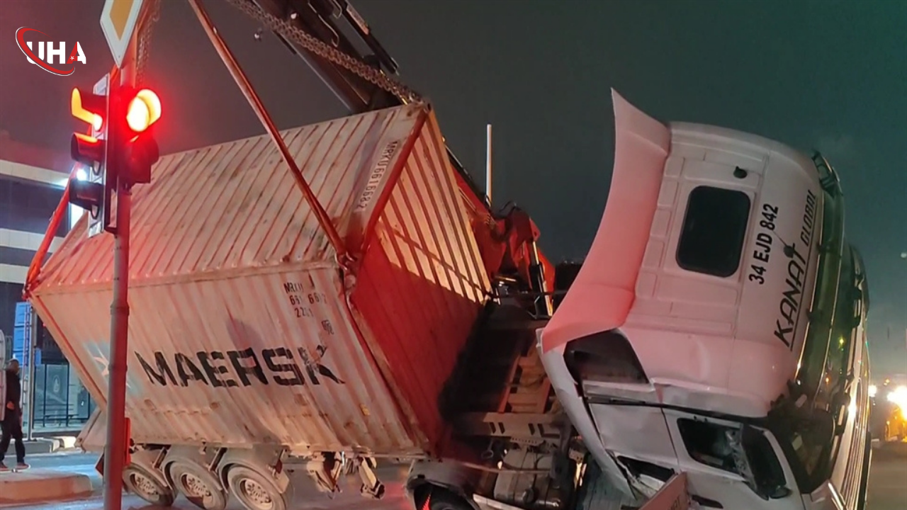 arnavutkoy-tır-devrilmesi-1