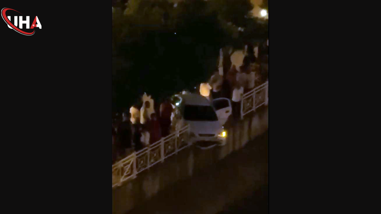 Adanada Korkulukta Asılı Kaldı