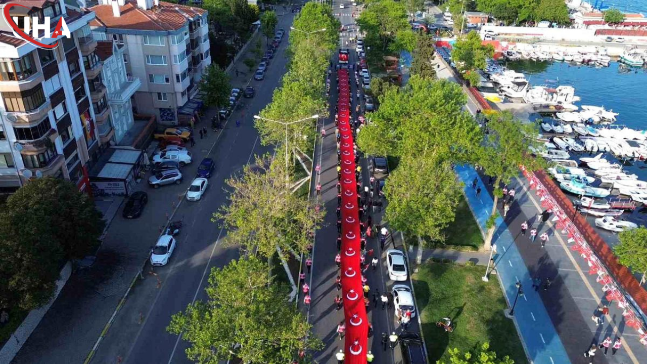 Bayraklı Yürüyüş 1