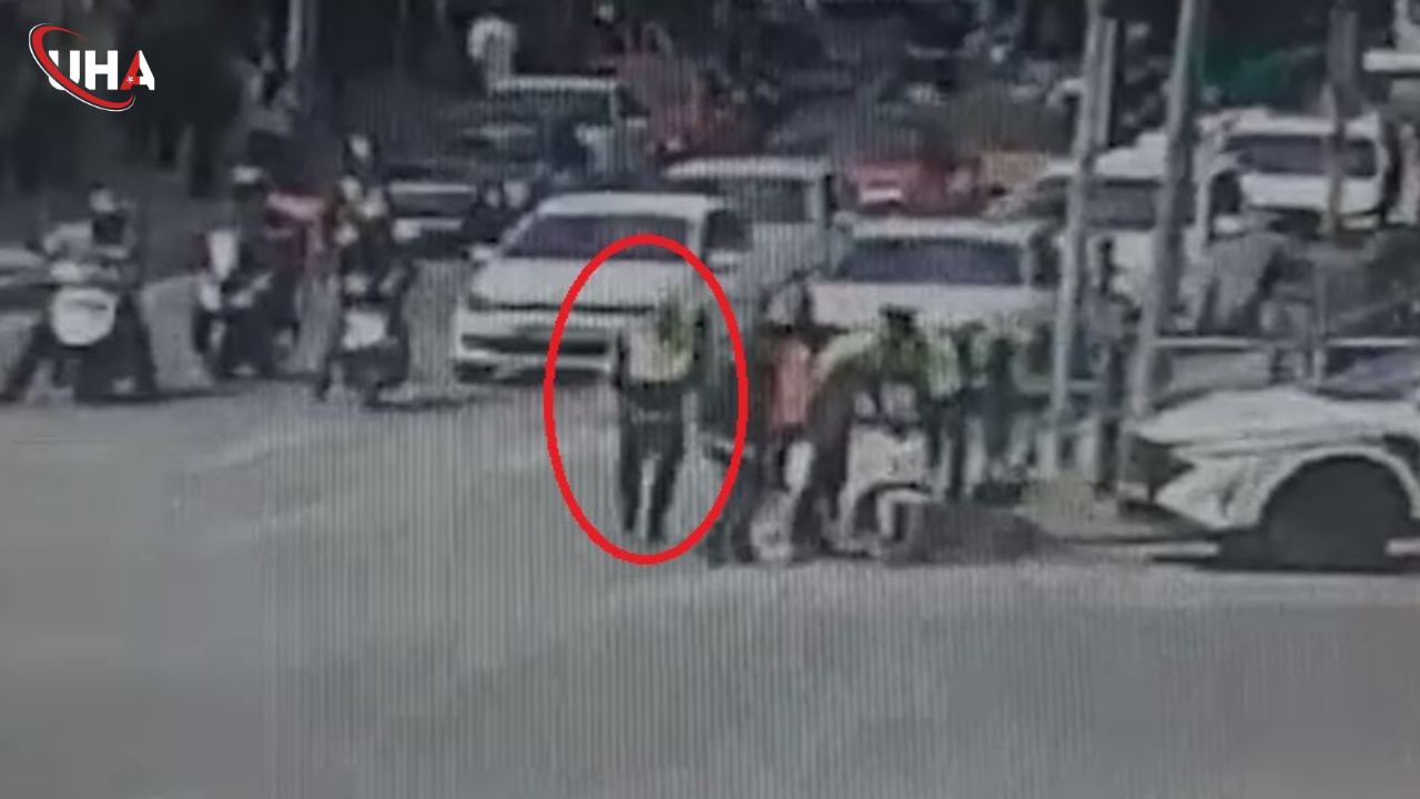 moto-kuryeyi-polisin-heimlich-manevrasi-kurtardi
