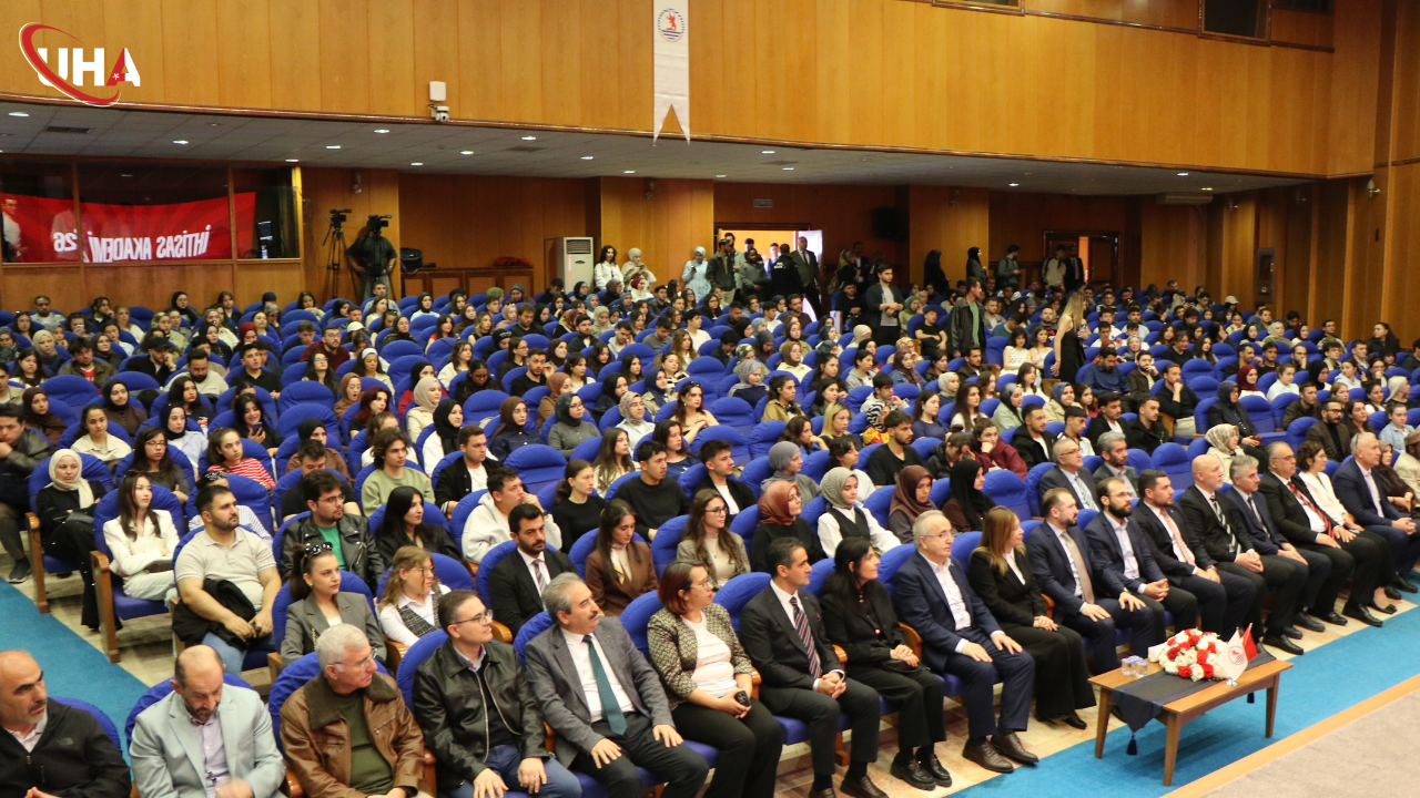 batikan-aksoy-ideolojileriniz-gozunuzu-kor-etmesin
