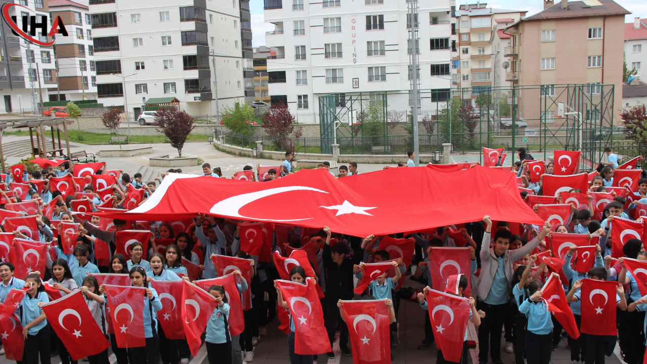 sivasta-bayrakli-kutlama-