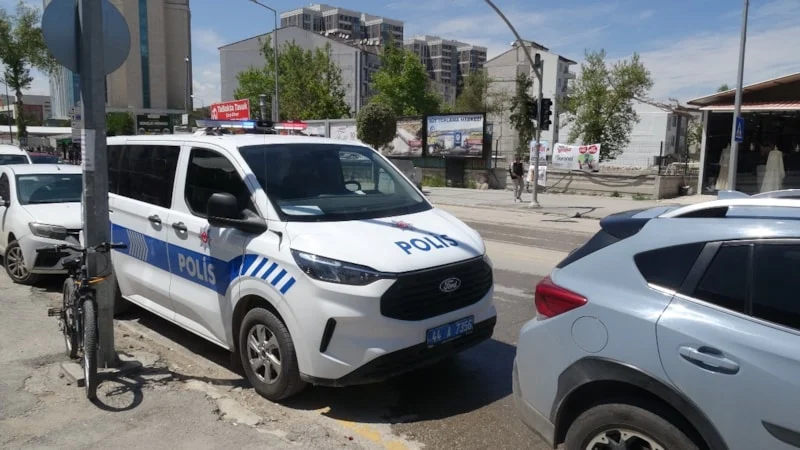 Malatya'da Konteynerde Fenalaşarak Düşen Adam Kurtarılamadı