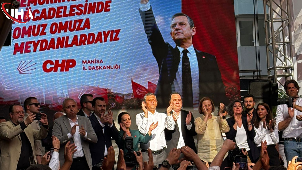 ozgur-ozel-memleketi-manisada-miting-yapti