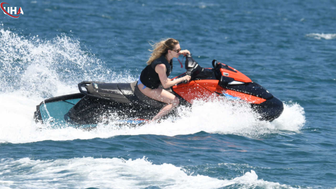 yasemin-allen-jetski