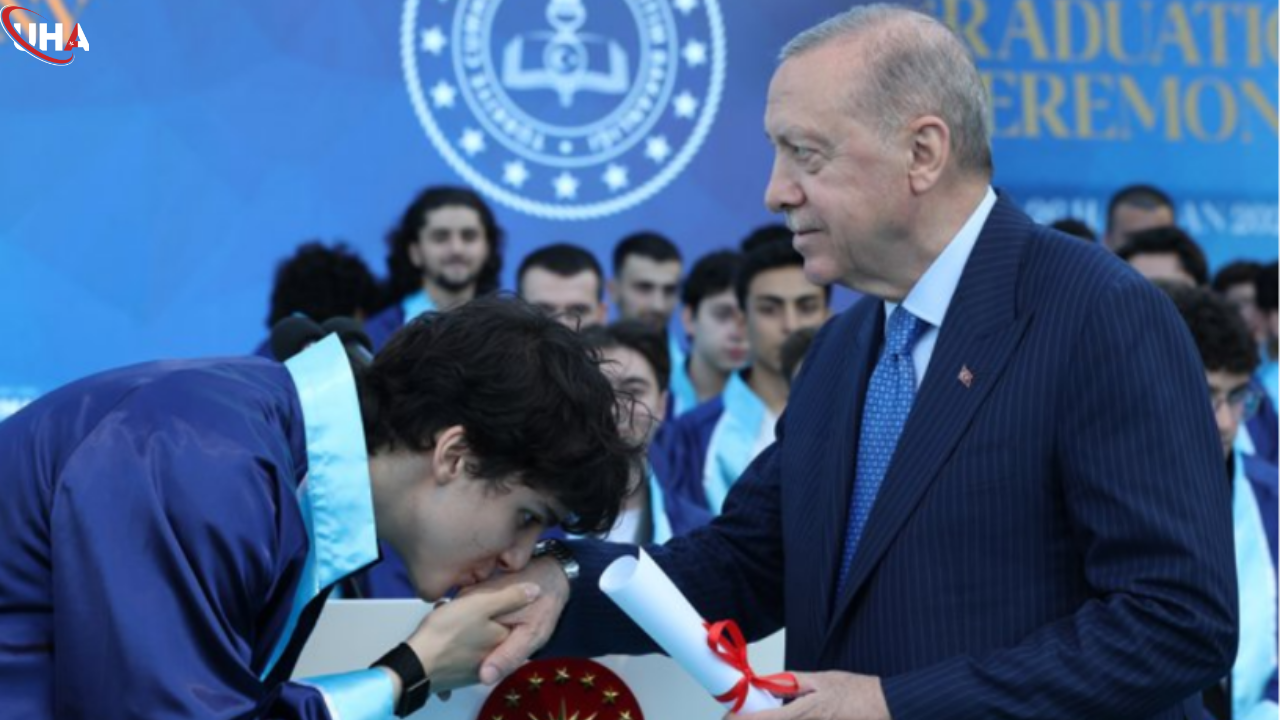 cumhurbaskani-erdogan-torununun-diplomasini-verdi-1