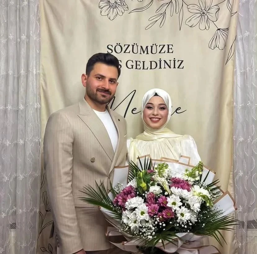 Genç Öğretmenin Fecigenç Öğretmenin Feci