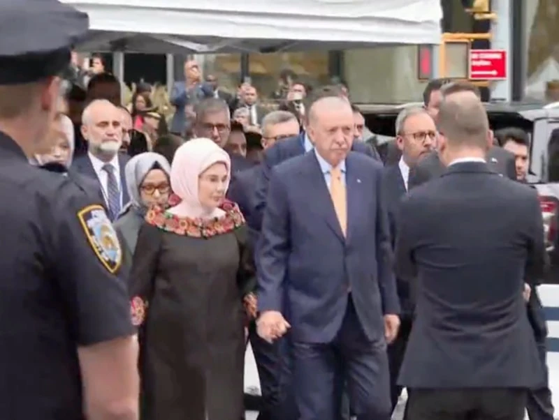 Cumhurbaşkanı Erdoğan, Bm Binasına Emine Erdoğan Ile El Ele Giriş Yaptı