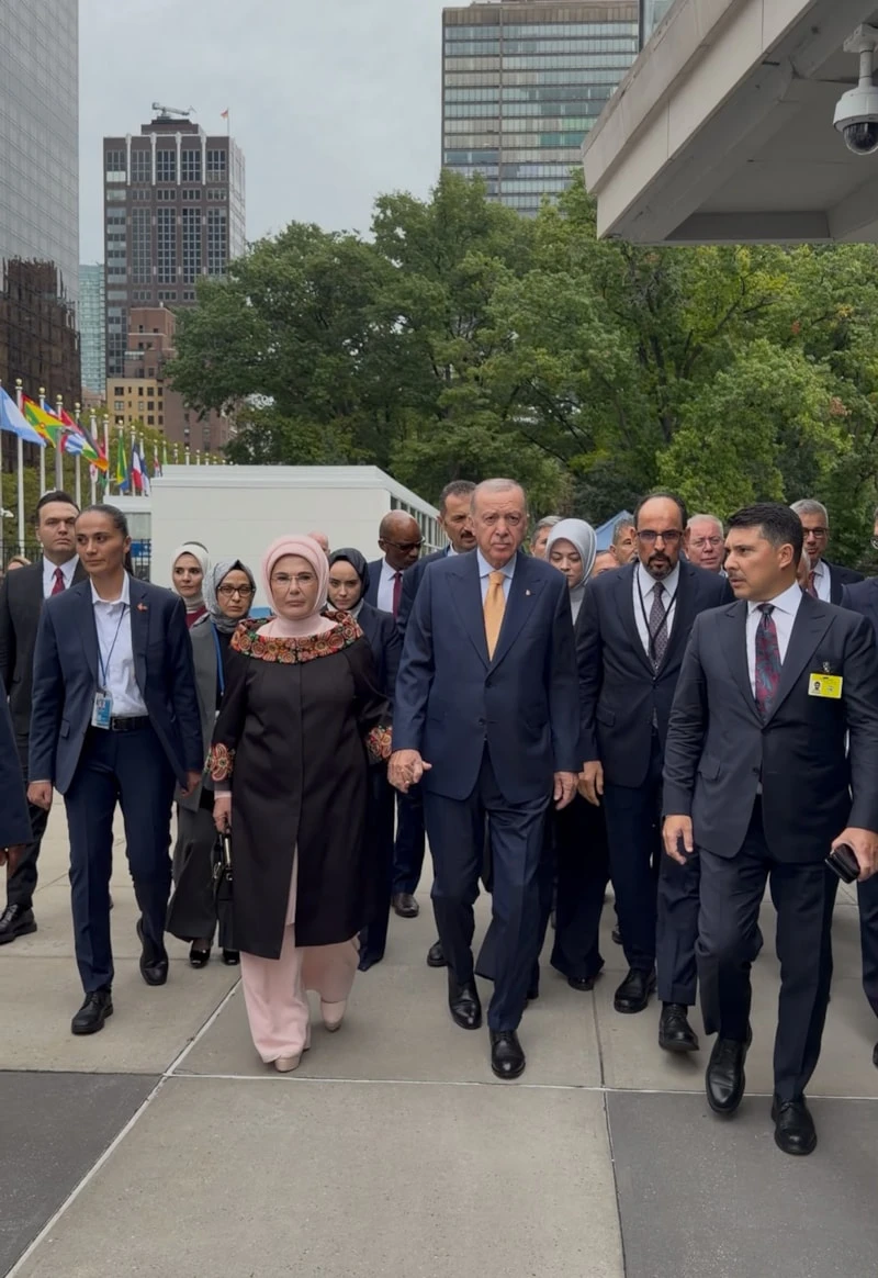 Erdoğan Ve Emi̇ne-1