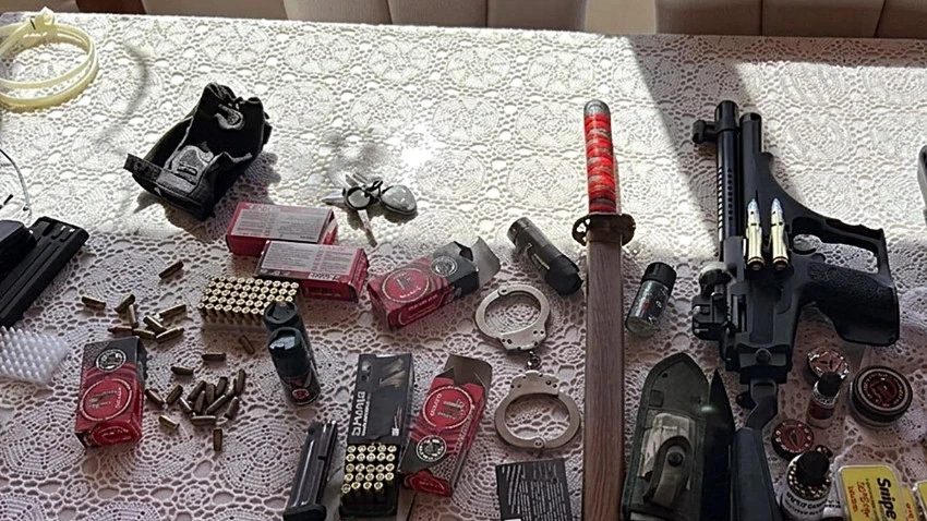 Ev Sahibi Ve Eşini Öldürmüştü! Katil Zanlısının Evinden Bakın N