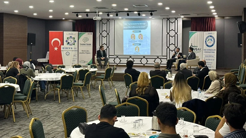 RİDEVA Kültür Merkezi'nde Gençler "Yeşil Mutabakat" İçin Masaya Oturdu