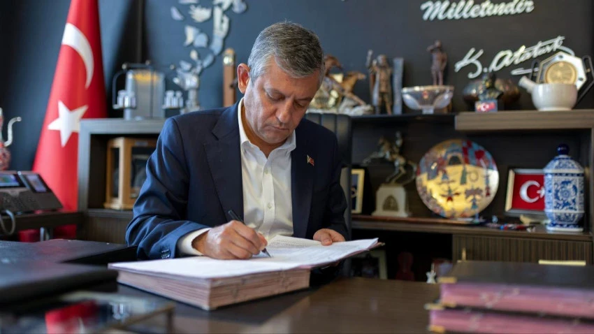 YENİ Parti’nin Adı Ne Olacak? Özgür Özel’in Masasındaki Alternatifler Belli Oldu