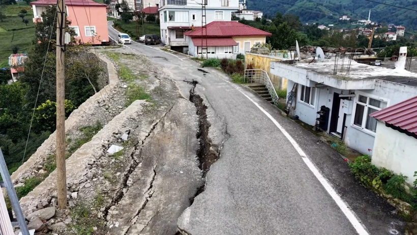 Ri̇ze Yol Çöktü-1