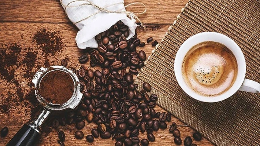 Ünlü Kahve Zincirinden Yüzlerce Şubeye Kilit