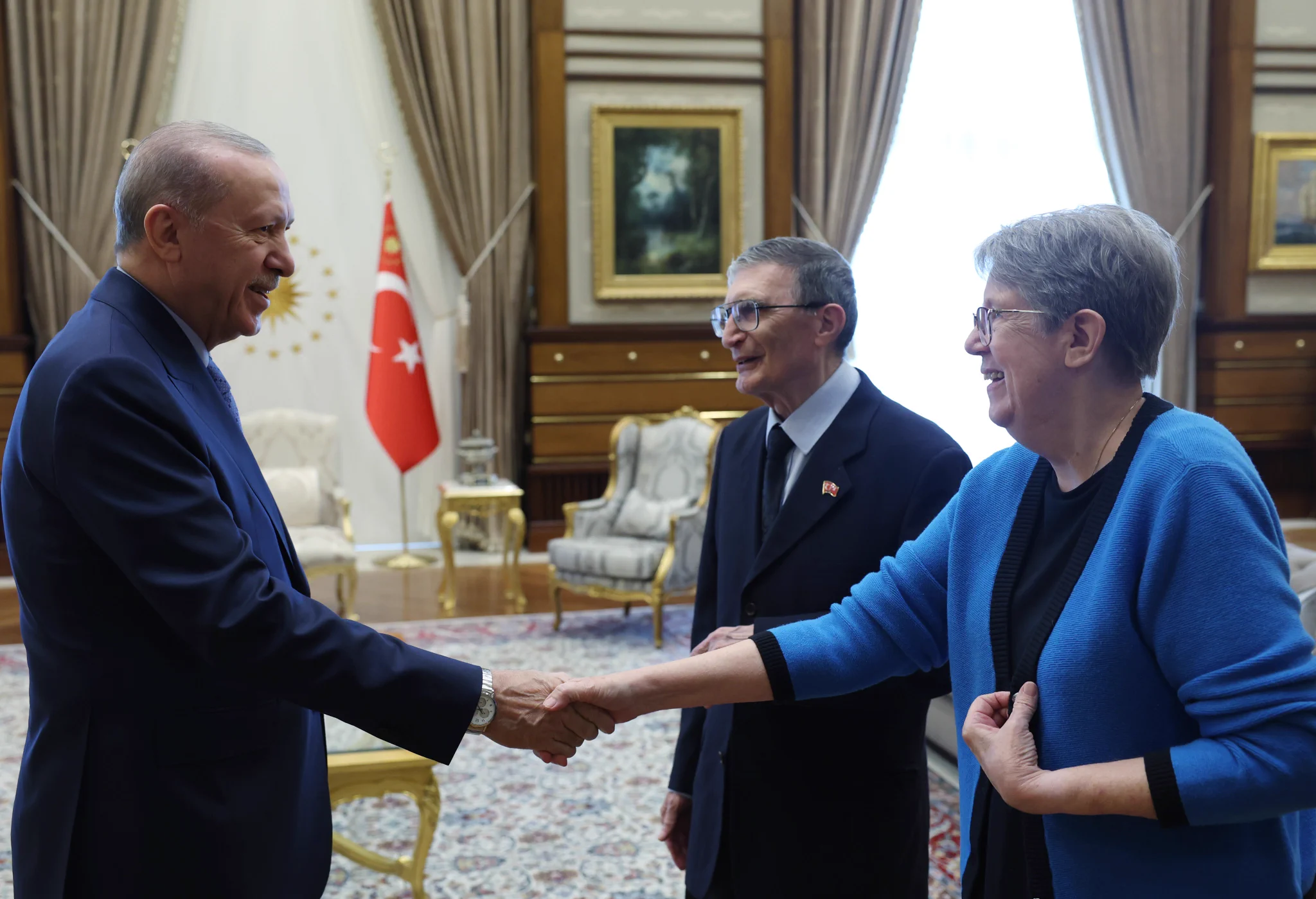 Cumhurbaskani Erdoga Aziz Sanca Ve Esi