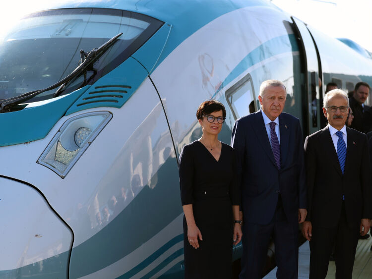 Cumhurbaşkanı Erdoğan'a Hızlı Tren Hattında Ilk Sürüşünde Güldüren Soru