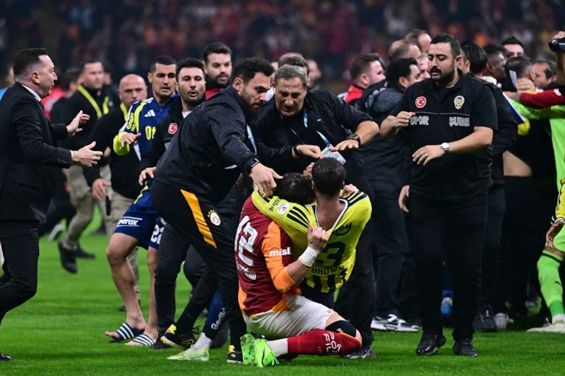 Kırmızı Kartlı Futbolculara 10 Maça Kadar Men