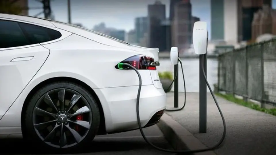 Küresel Otomotiv Pazarında Elektrikli Araç Fırtınası: Avrupa’da Tüm Zamanların Satış Rekoru Kırıldı