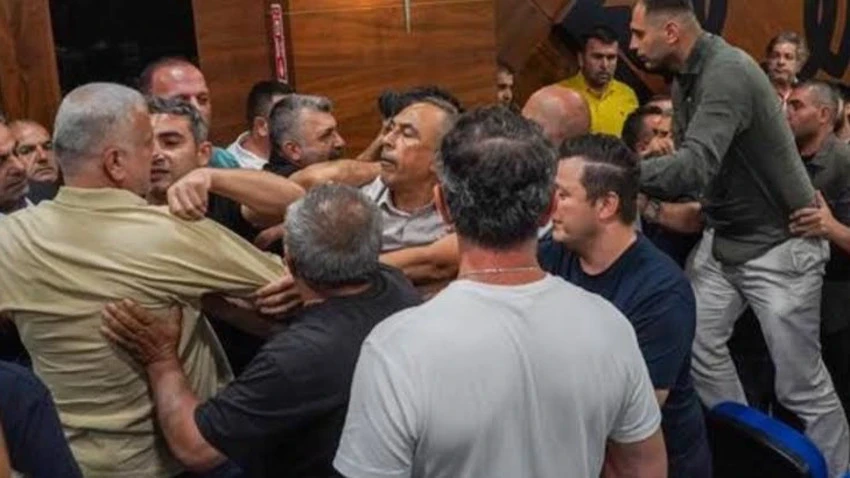 Konyaaltı Belediye Başkanı, CHP’den İstifa Etti! Meclis’te Arbede Çıktı…