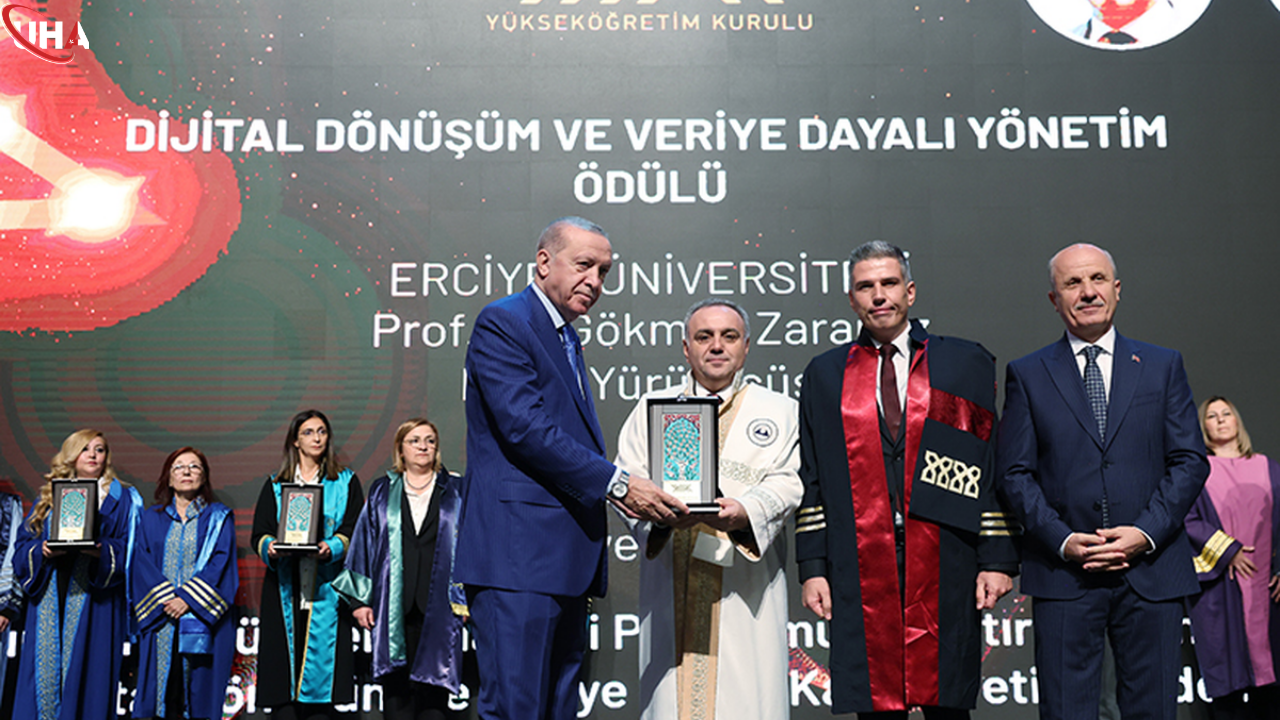 Cumhurbaşkanı Erdoğan'a Ay Robotu CHERI Sunuldu