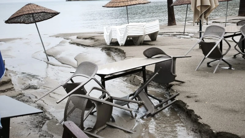 Muğla'da Sağanak Sonrası Akyaka Sahili Harabeye Döndü