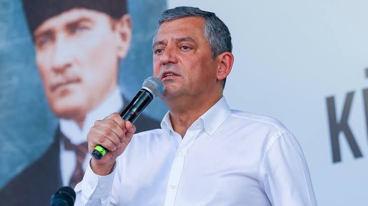CHP Lideri Özgür Özel’den Dış Basın Açıklaması: Evrensel Meseleleri Farklı Dillerde Anlattık
