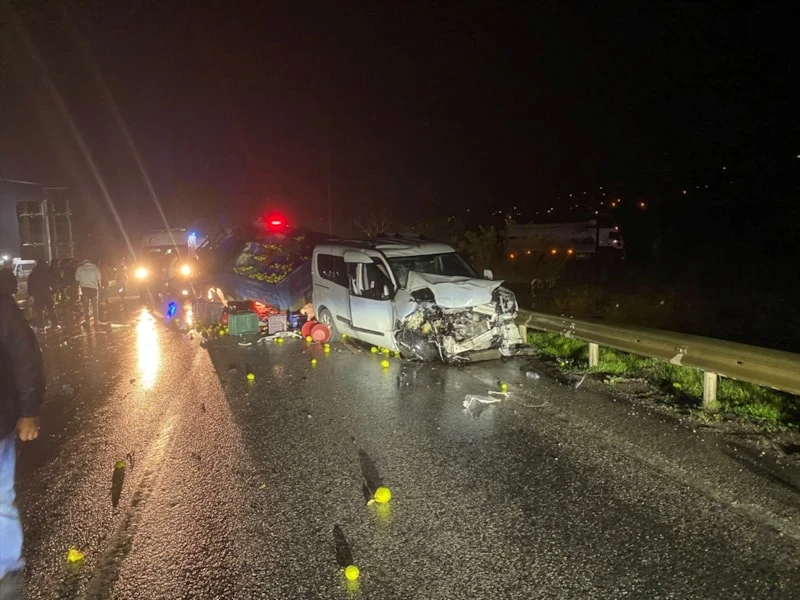 Sakarya'da Zincirleme Trafik Kazasında 2 Kişi Öldü