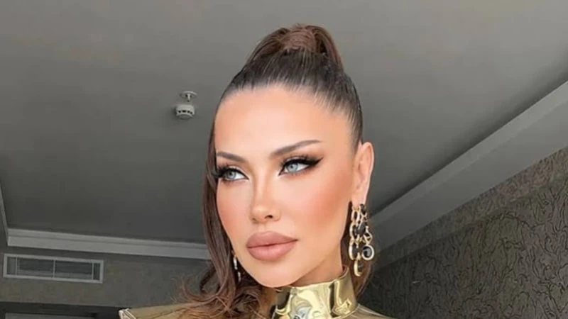 Şarkıcı Lara, Atilla Taş’ın Acı Gününde Camiayı Eleştirdi