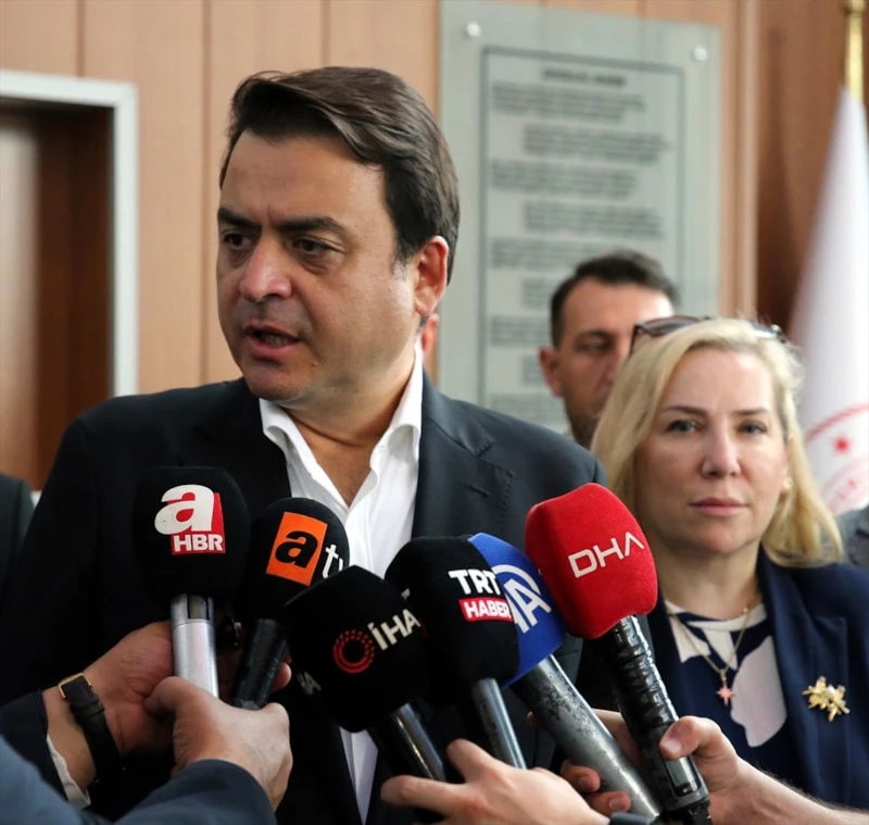 Vali̇ Köklü,