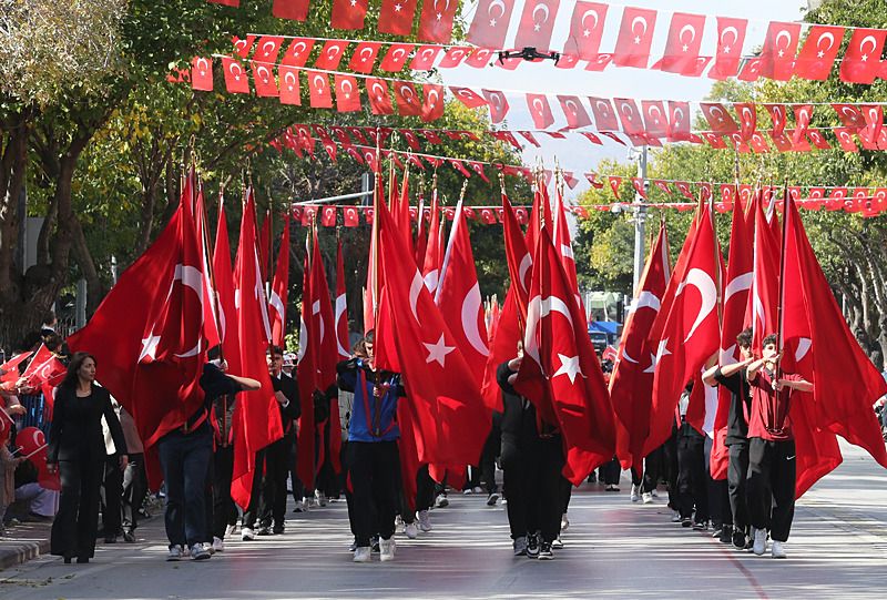 28 Ekim'de Okullarda Cumhuriyet Bayramı Tatili Saat 13.00'te Başlıyor
